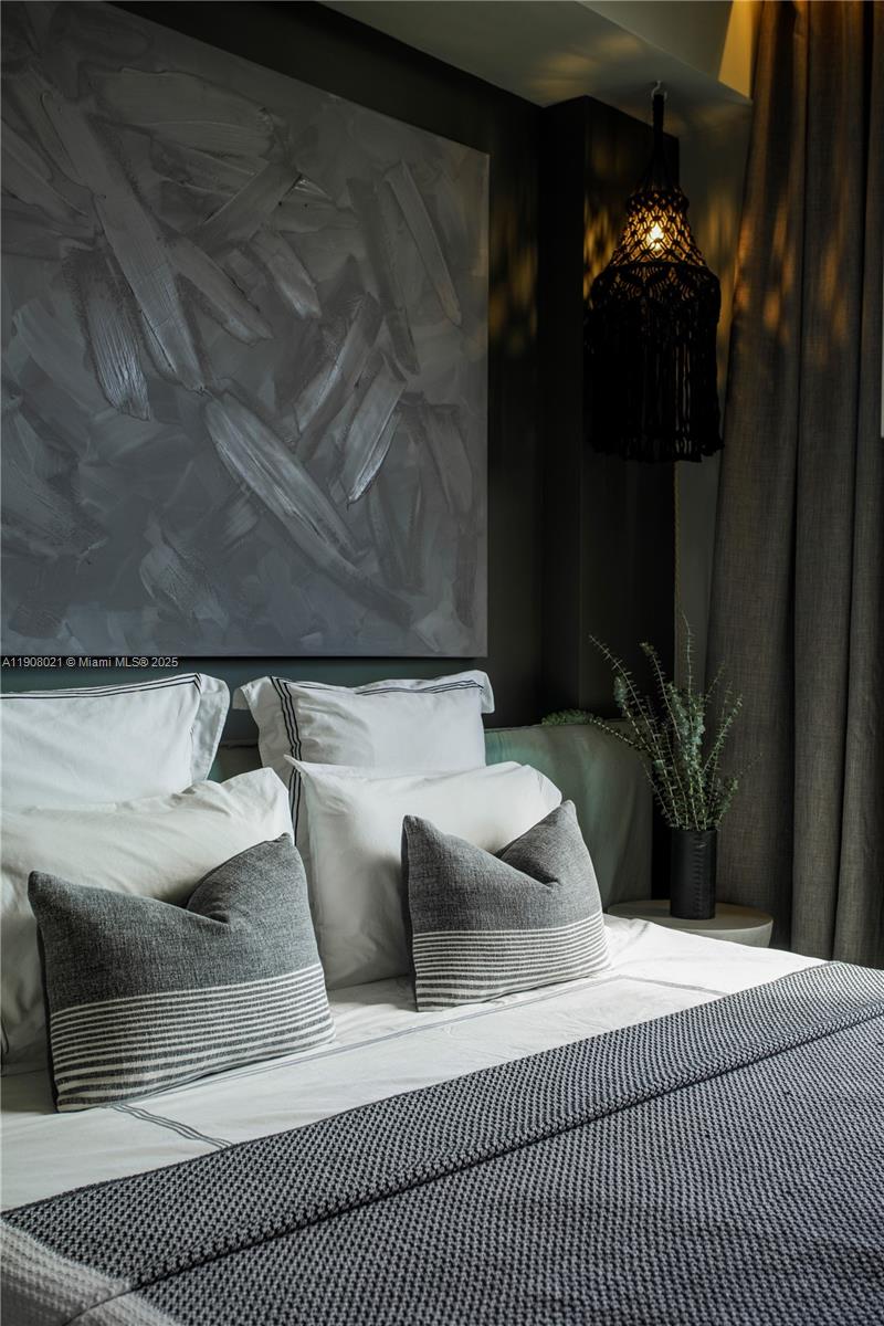 COCOSTYLE @ 3250 GRAND AV - Residential