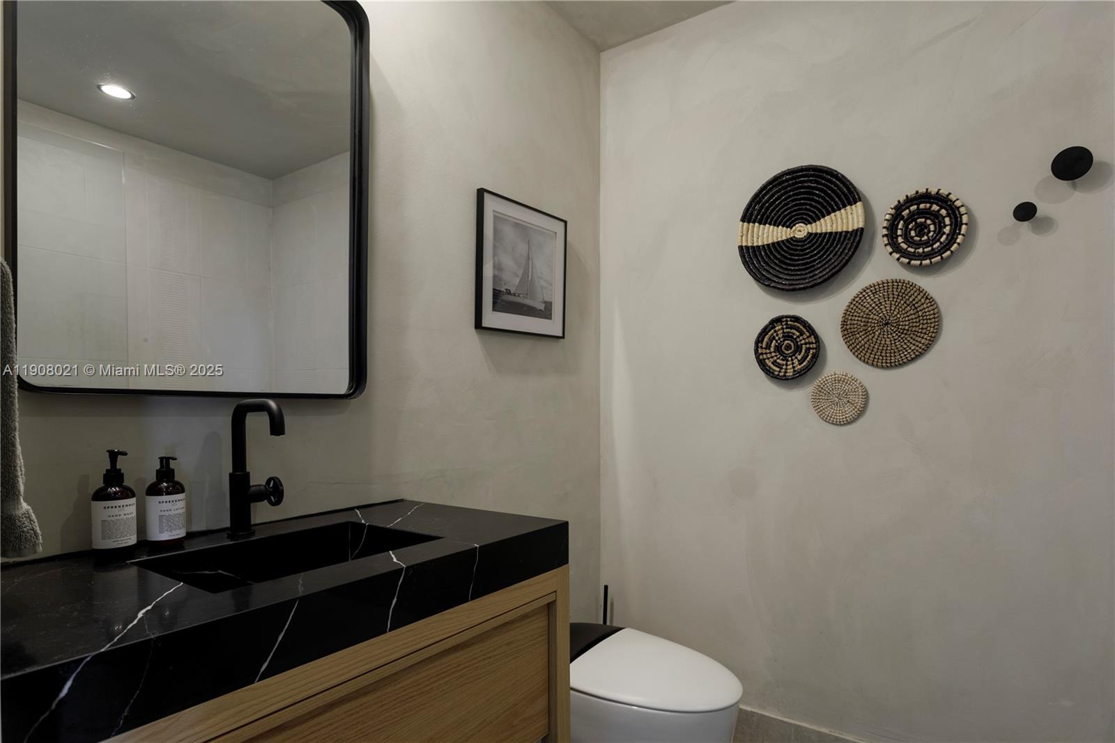 COCOSTYLE @ 3250 GRAND AV - Residential