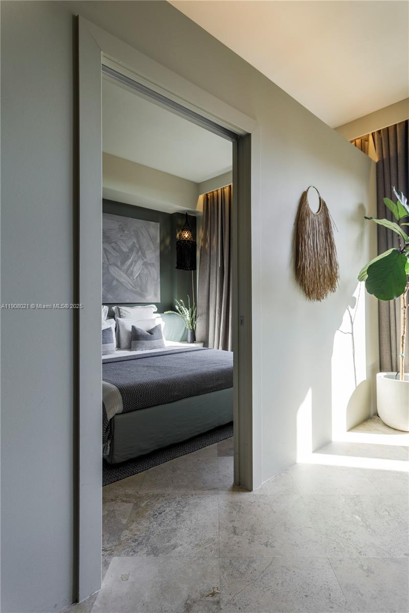 COCOSTYLE @ 3250 GRAND AV - Residential