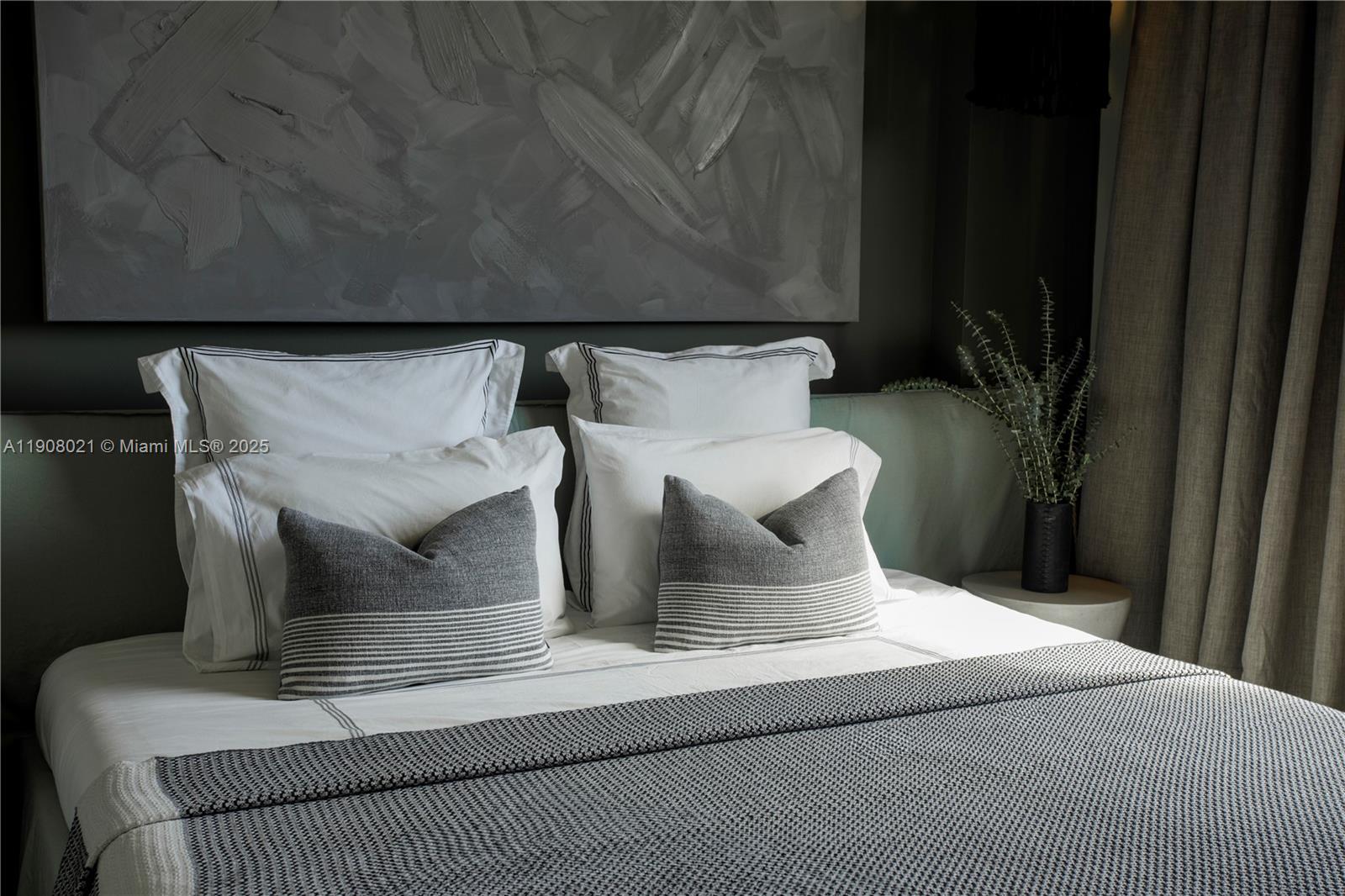 COCOSTYLE @ 3250 GRAND AV - Residential