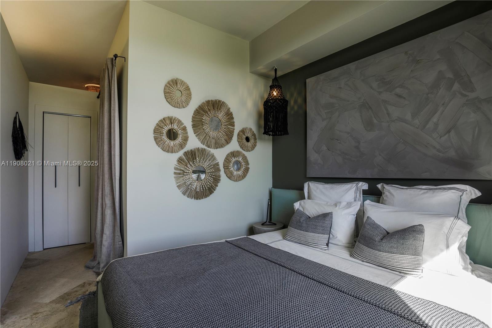 COCOSTYLE @ 3250 GRAND AV - Residential