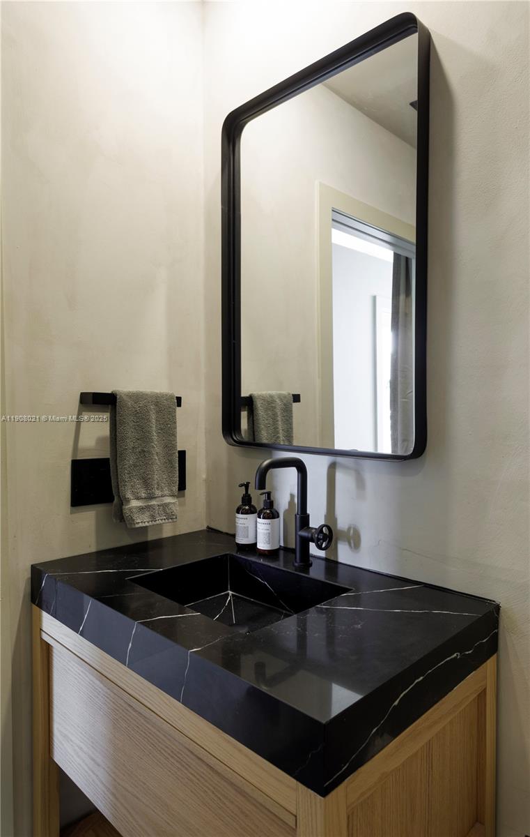 COCOSTYLE @ 3250 GRAND AV - Residential