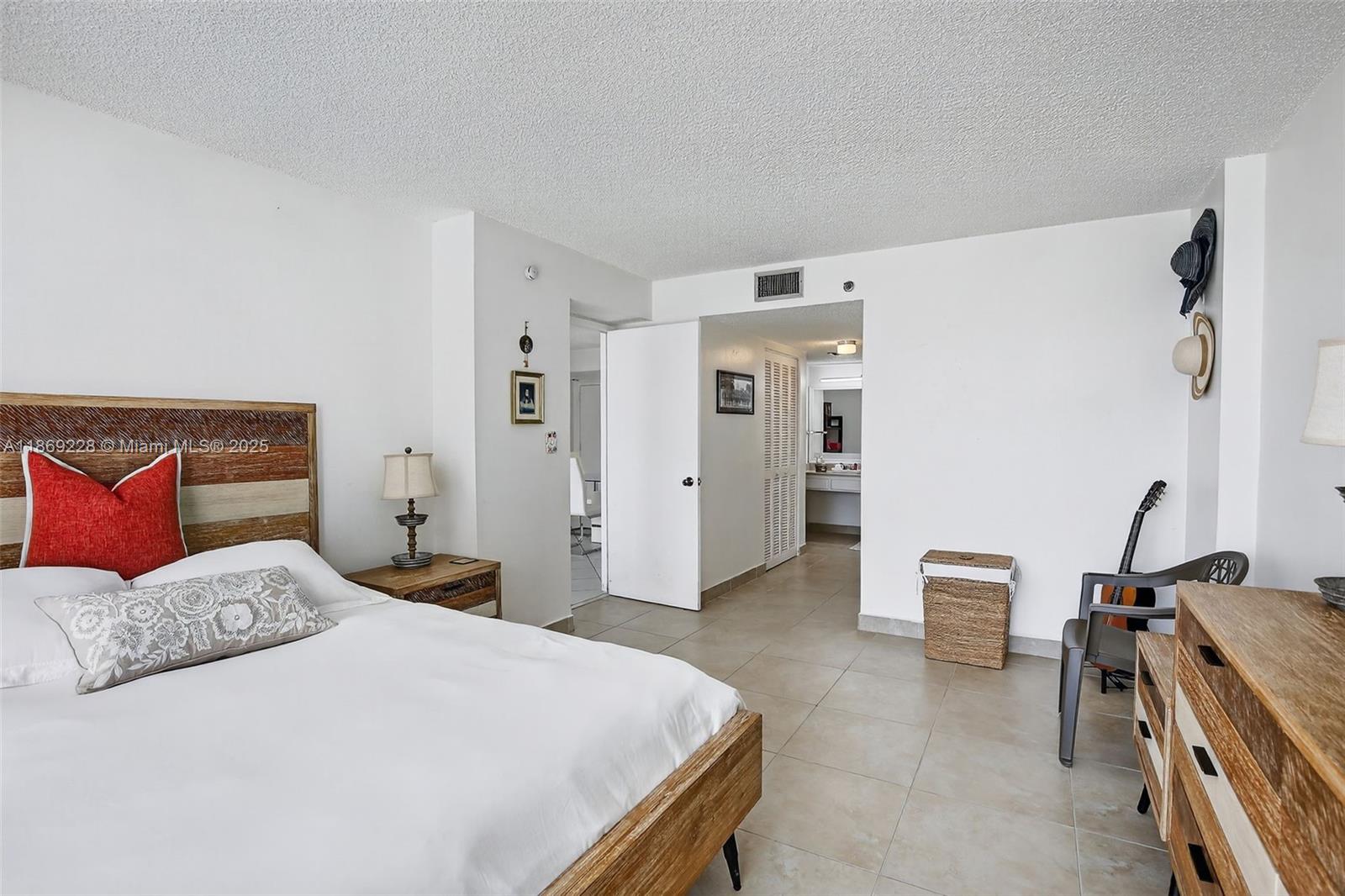 WINSTON TOWERS 600 CONDO - Residential