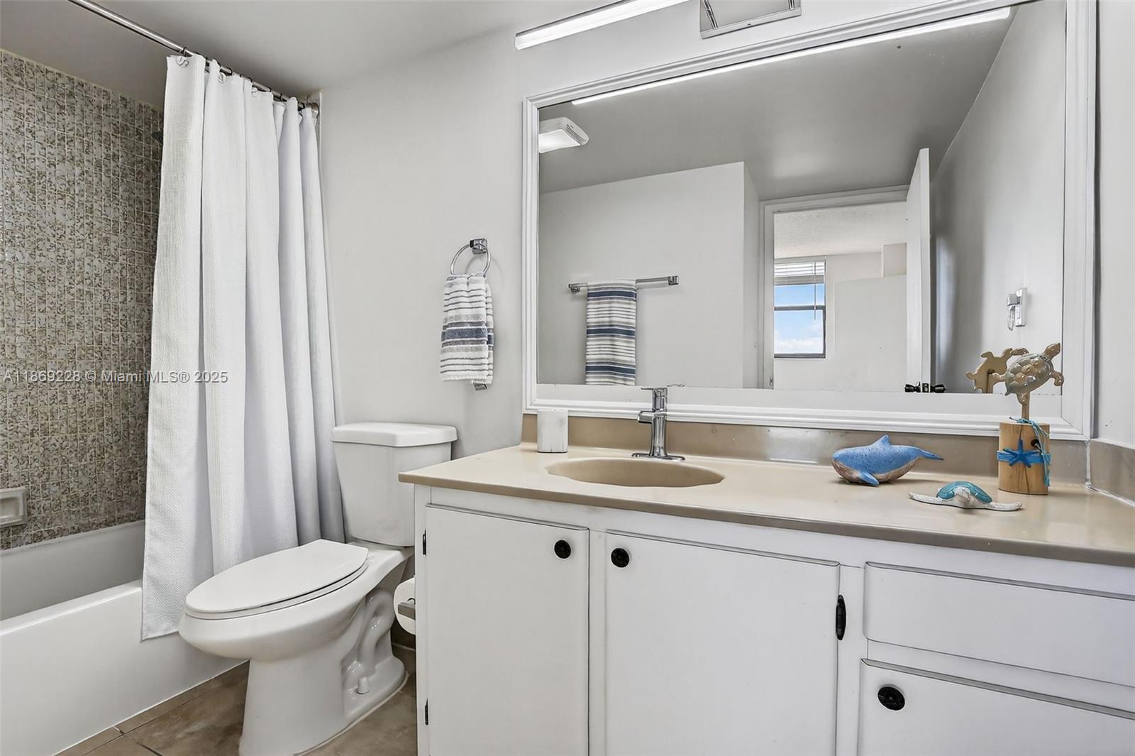 WINSTON TOWERS 600 CONDO - Residential