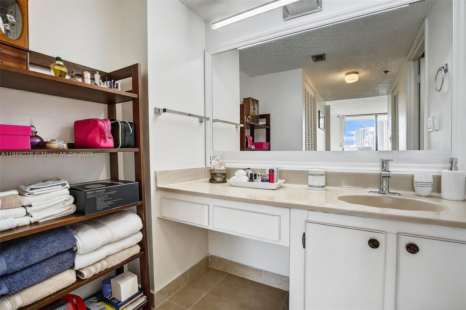 WINSTON TOWERS 600 CONDO - Residential