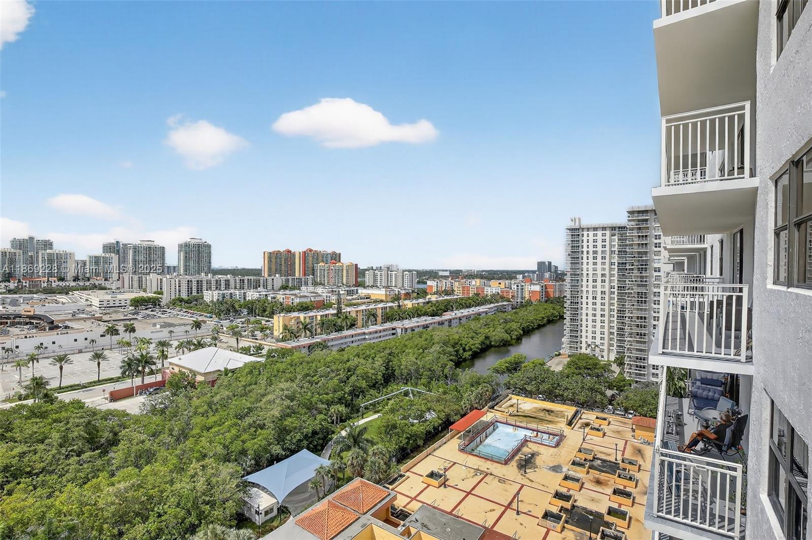 WINSTON TOWERS 600 CONDO - Residential