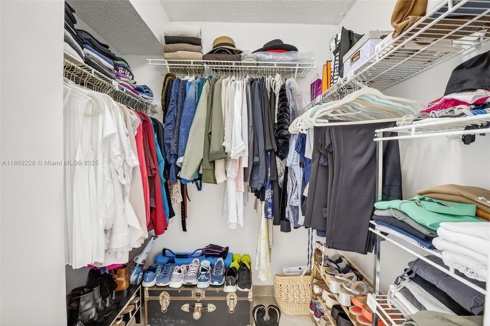 WINSTON TOWERS 600 CONDO - Residential