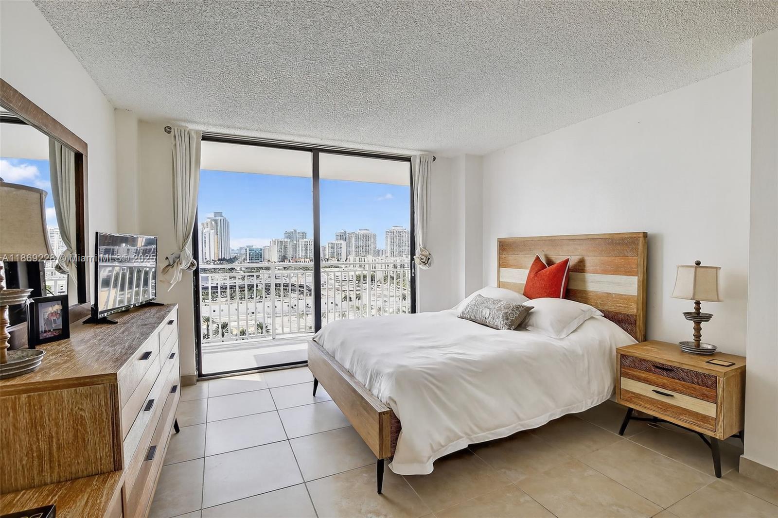 WINSTON TOWERS 600 CONDO - Residential