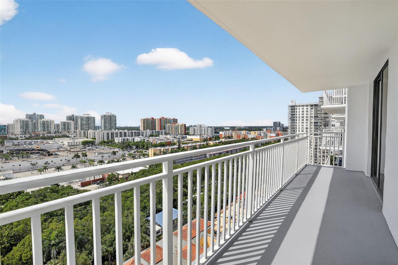 WINSTON TOWERS 600 CONDO - Residential