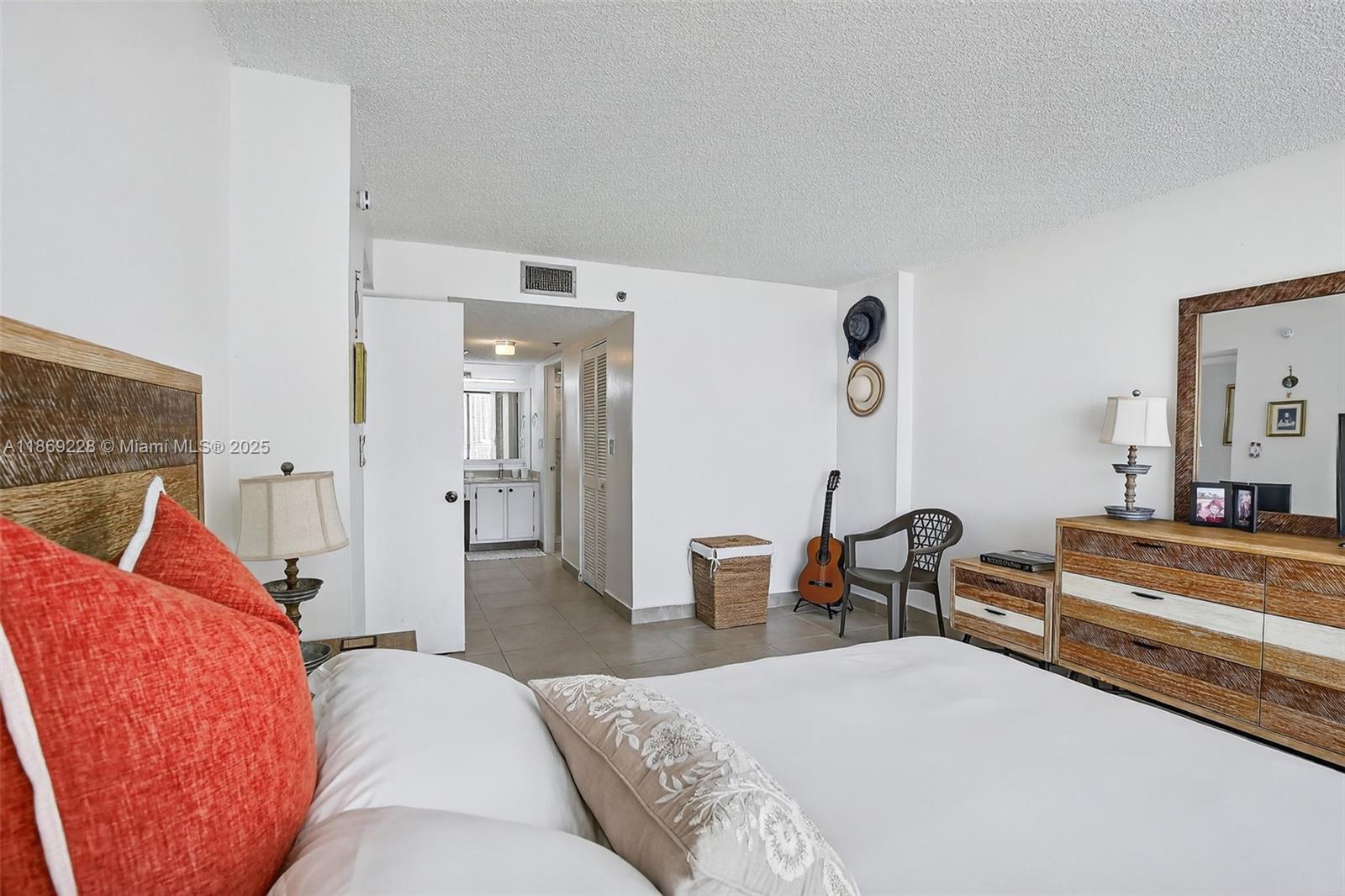 WINSTON TOWERS 600 CONDO - Residential