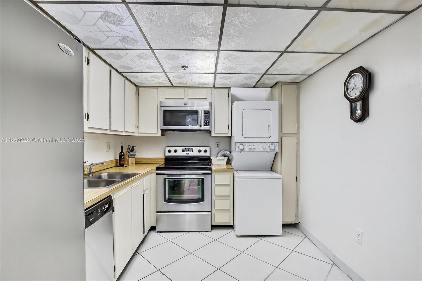 WINSTON TOWERS 600 CONDO - Residential