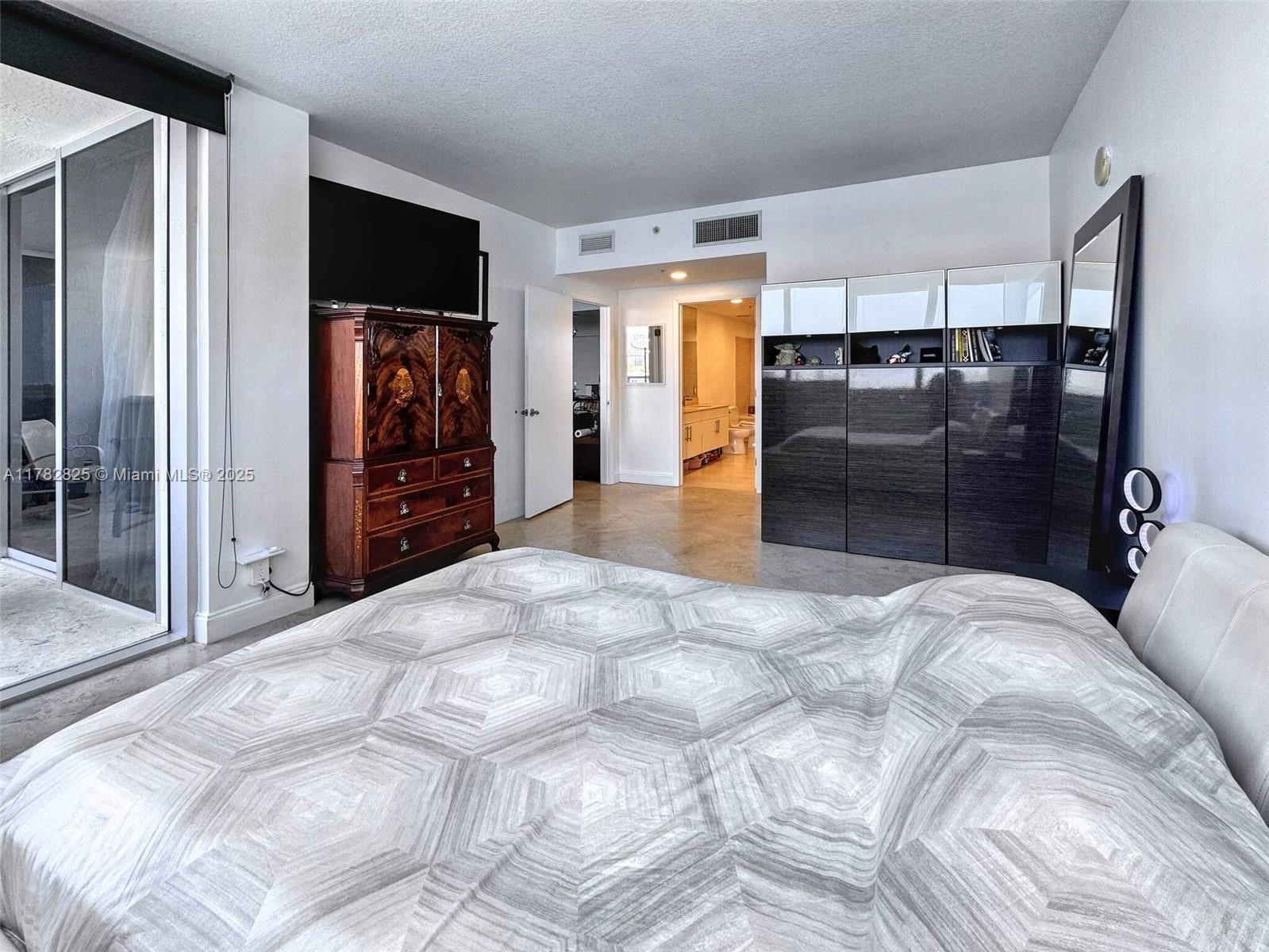 BLUE BAY TOWER CONDO - Residential