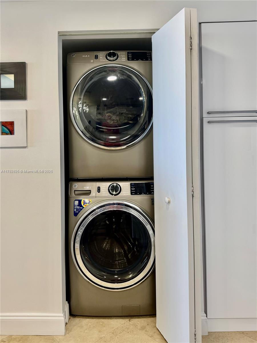 BLUE BAY TOWER CONDO - Residential