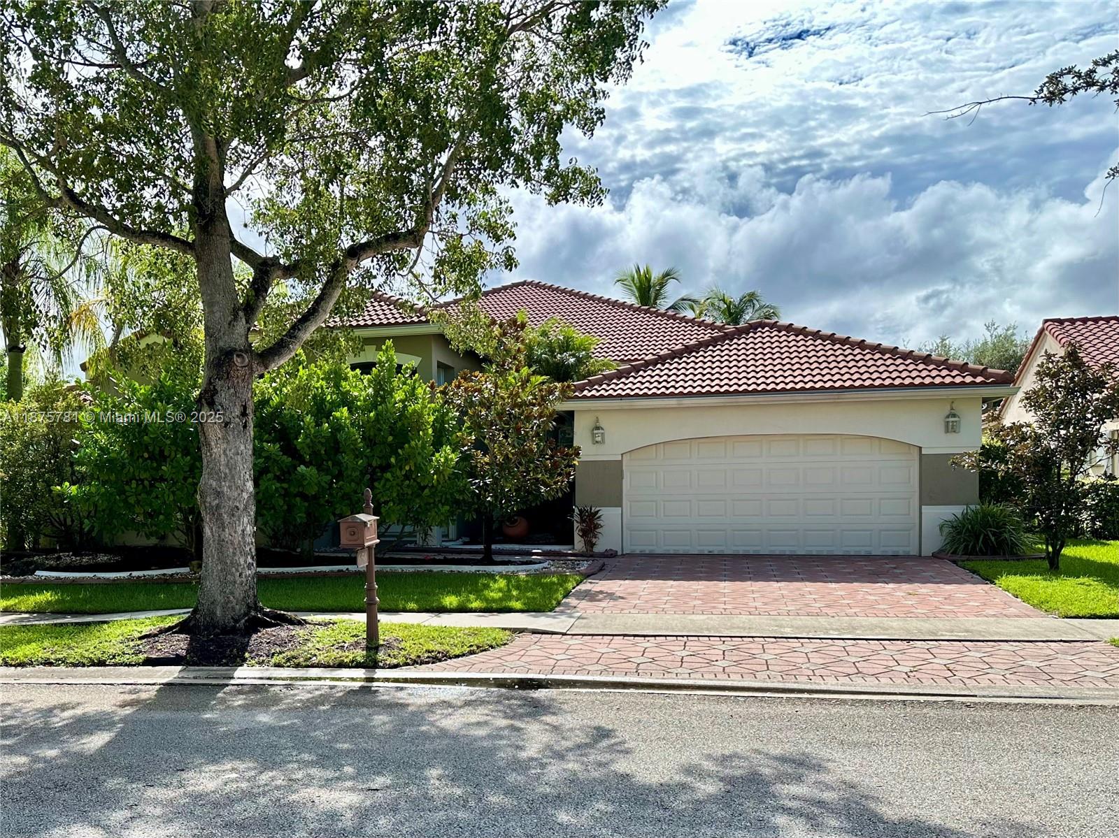 Stunning 1 Story home with the best lakefront views in the desirable community The Lakes. Amazing pool with Jacuzzi. Spectacular home has 2,608sf. 5 Bedrooms, 3,5 Bathrooms, open floor plan with high volume ceilings. Update kitchen with stainless steel appliances and quartz countertops. Large primary suite. Porcelanato flooring flows through living are and laminate in the bedrooms.
Smart home with Nest Thermostat. Spacious backyard with covered patio. Heated pool and Jacuzzi. Accordion shutters.
The property is offered furnished or unfurnished.