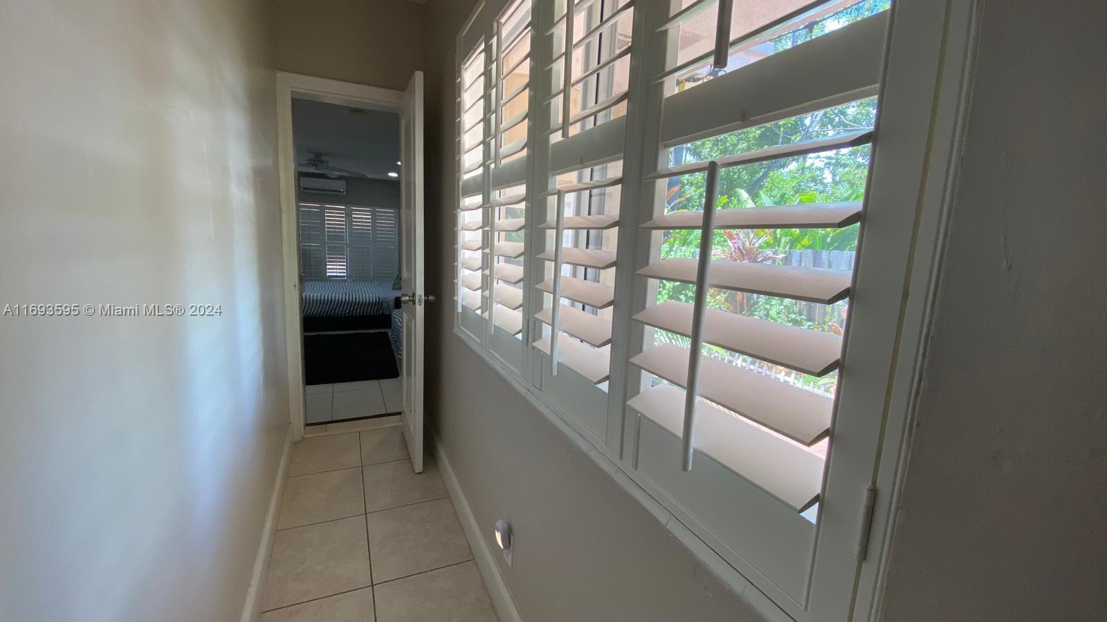 HOLLYWOOD LAKES SECTION - Residential Lease