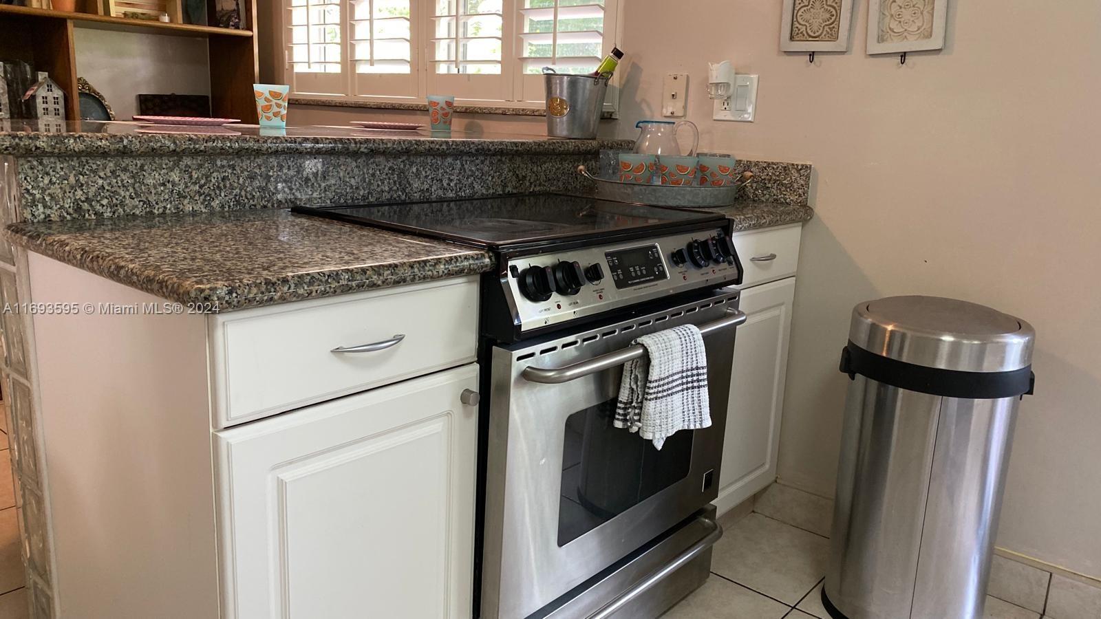 HOLLYWOOD LAKES SECTION - Residential Lease