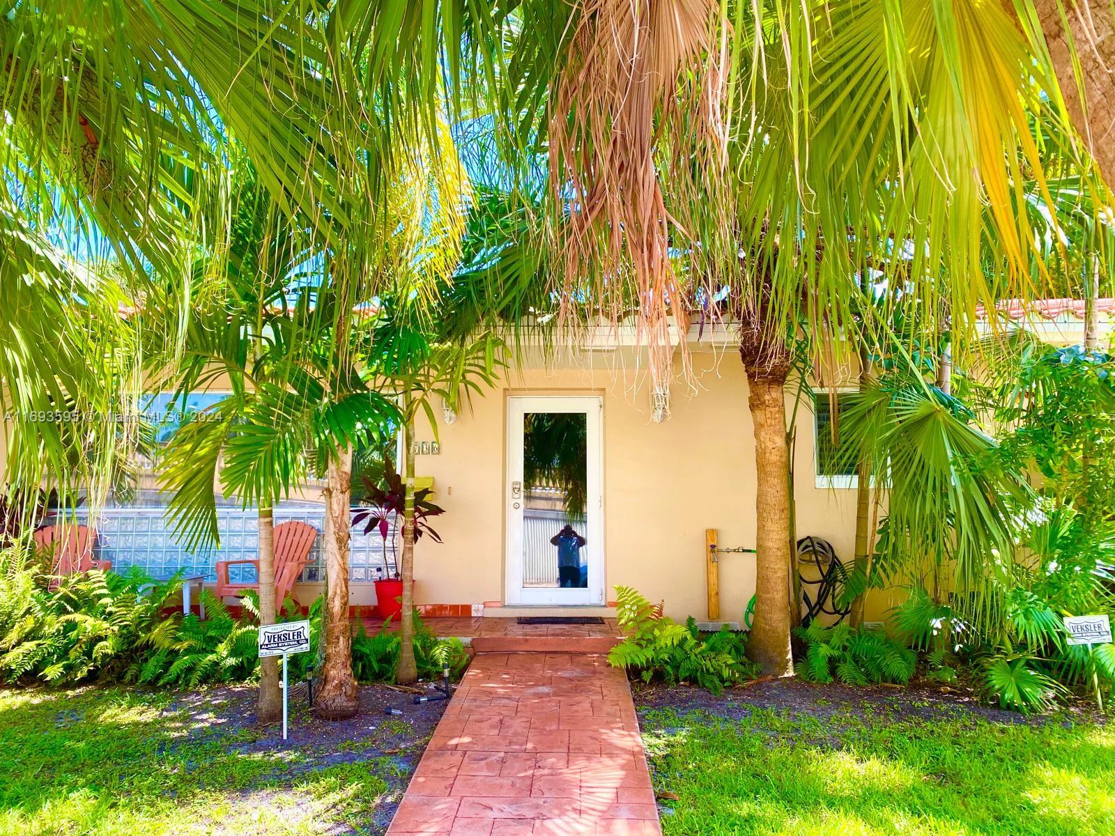 HOLLYWOOD LAKES SECTION - Residential Lease