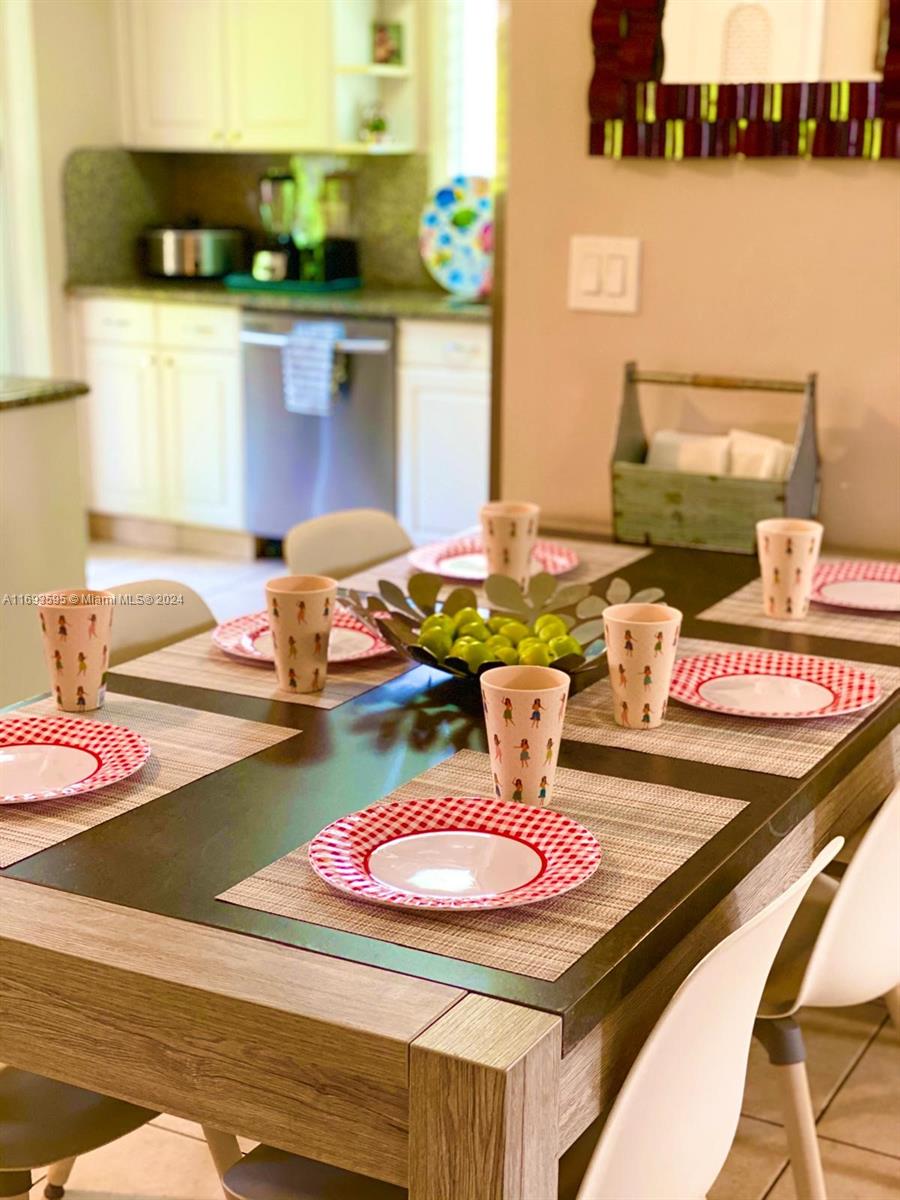 HOLLYWOOD LAKES SECTION - Residential Lease