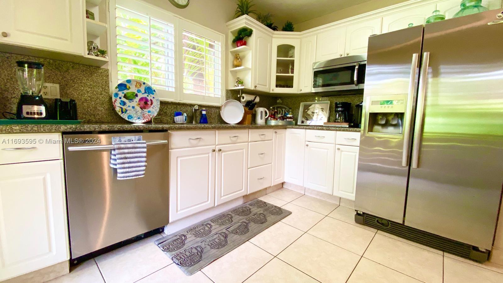 HOLLYWOOD LAKES SECTION - Residential Lease