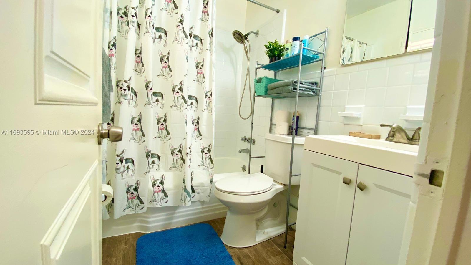 HOLLYWOOD LAKES SECTION - Residential Lease