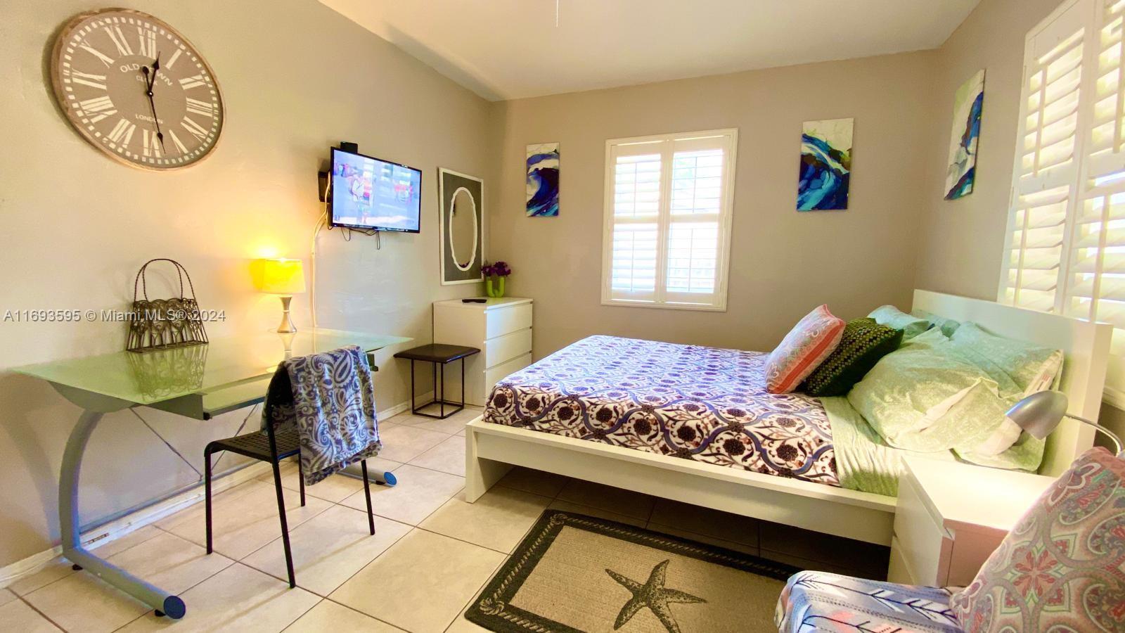 HOLLYWOOD LAKES SECTION - Residential Lease