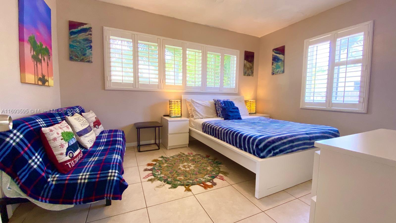 HOLLYWOOD LAKES SECTION - Residential Lease