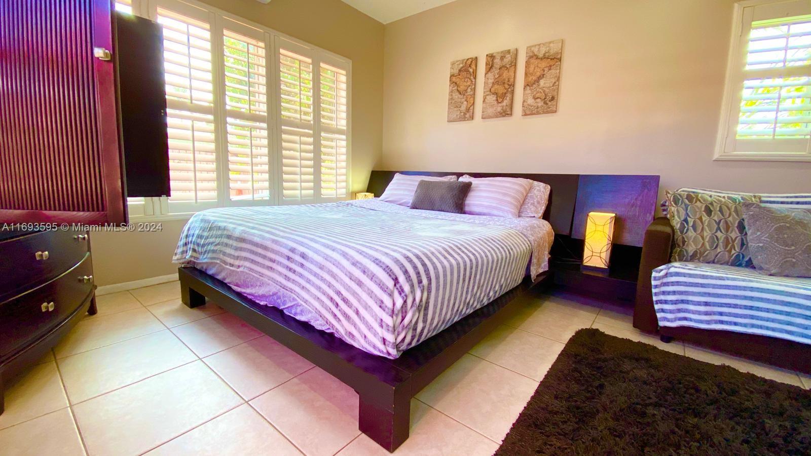 HOLLYWOOD LAKES SECTION - Residential Lease