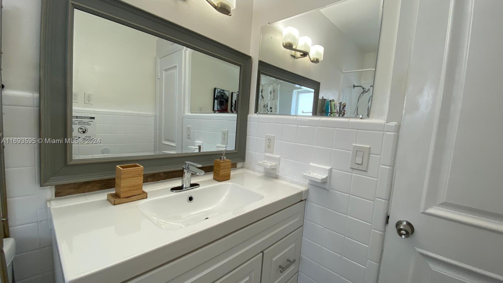 HOLLYWOOD LAKES SECTION - Residential Lease