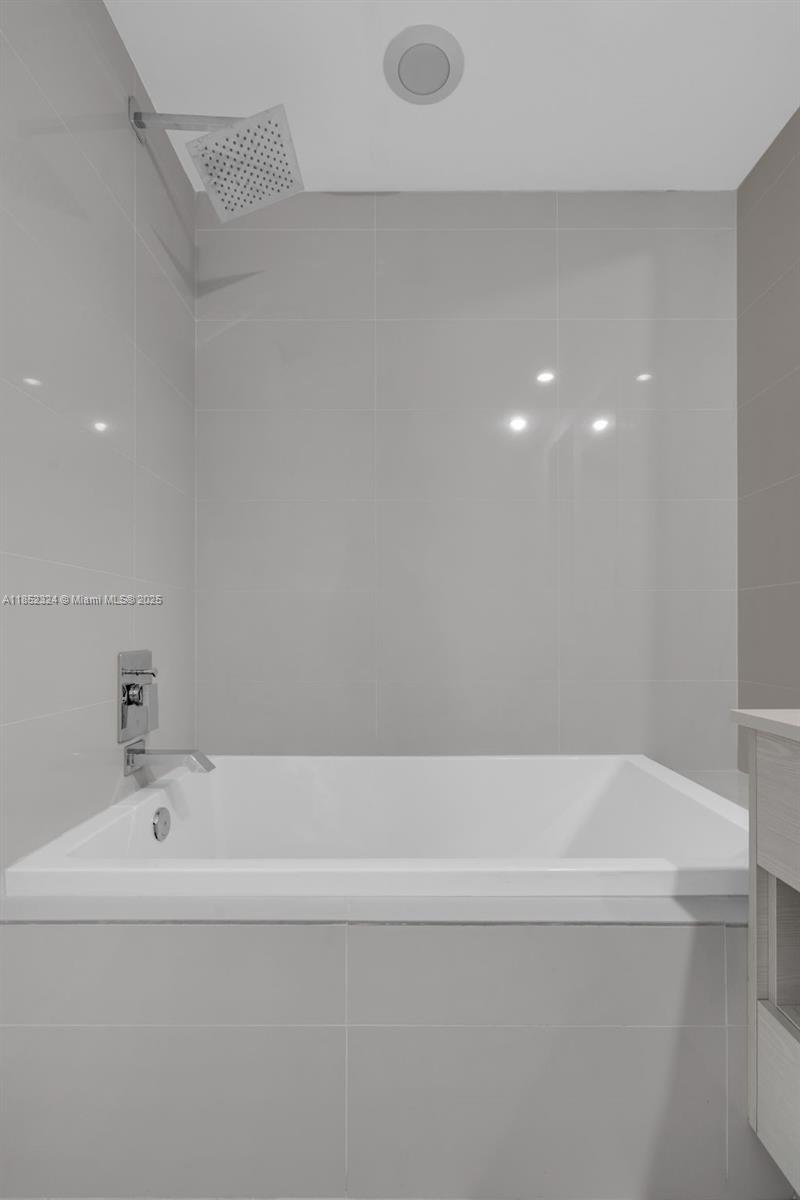 BRICKELL HEIGHTS EAST CON - Residential