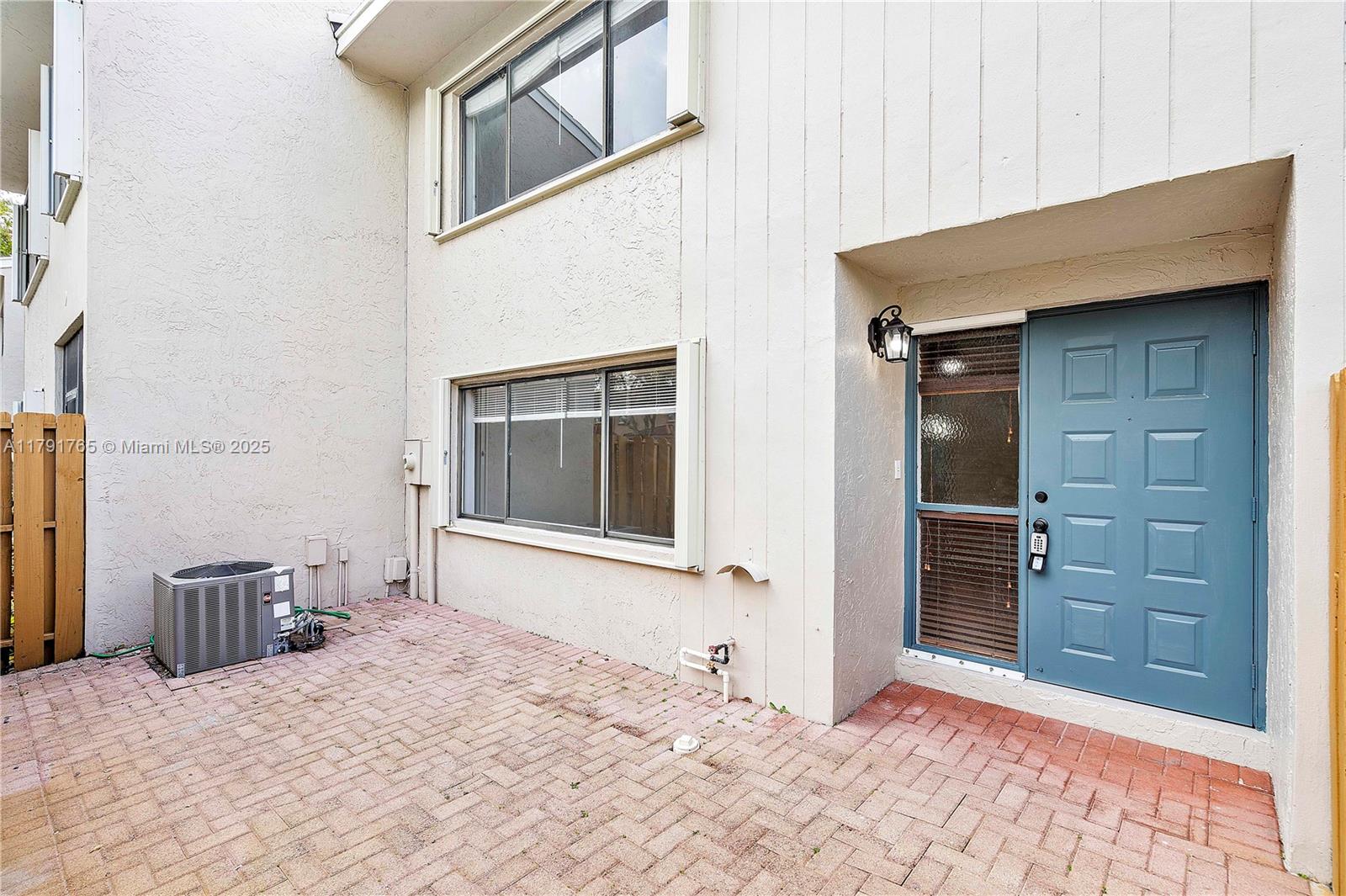 5000 S University Dr