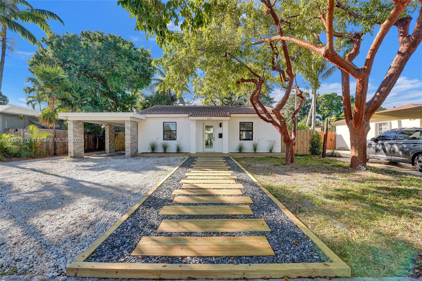 Rental Property at 812 Sw 18th Ct, Fort Lauderdale, Broward County, Florida - Bedrooms: 3 
Bathrooms: 2  - $4,400 MO.