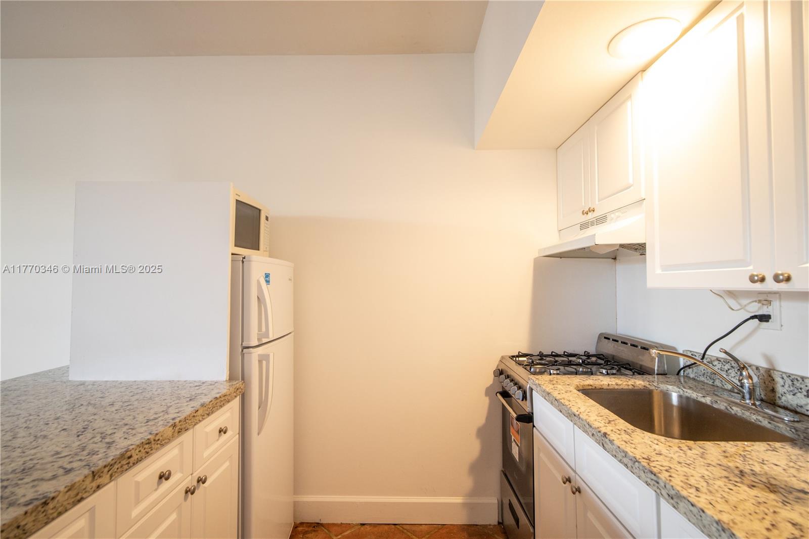 Rental Property at 2445 Lake Pancoast Dr B, Miami Beach, Miami-Dade County, Florida - Bathrooms: 1  - $1,600 MO.