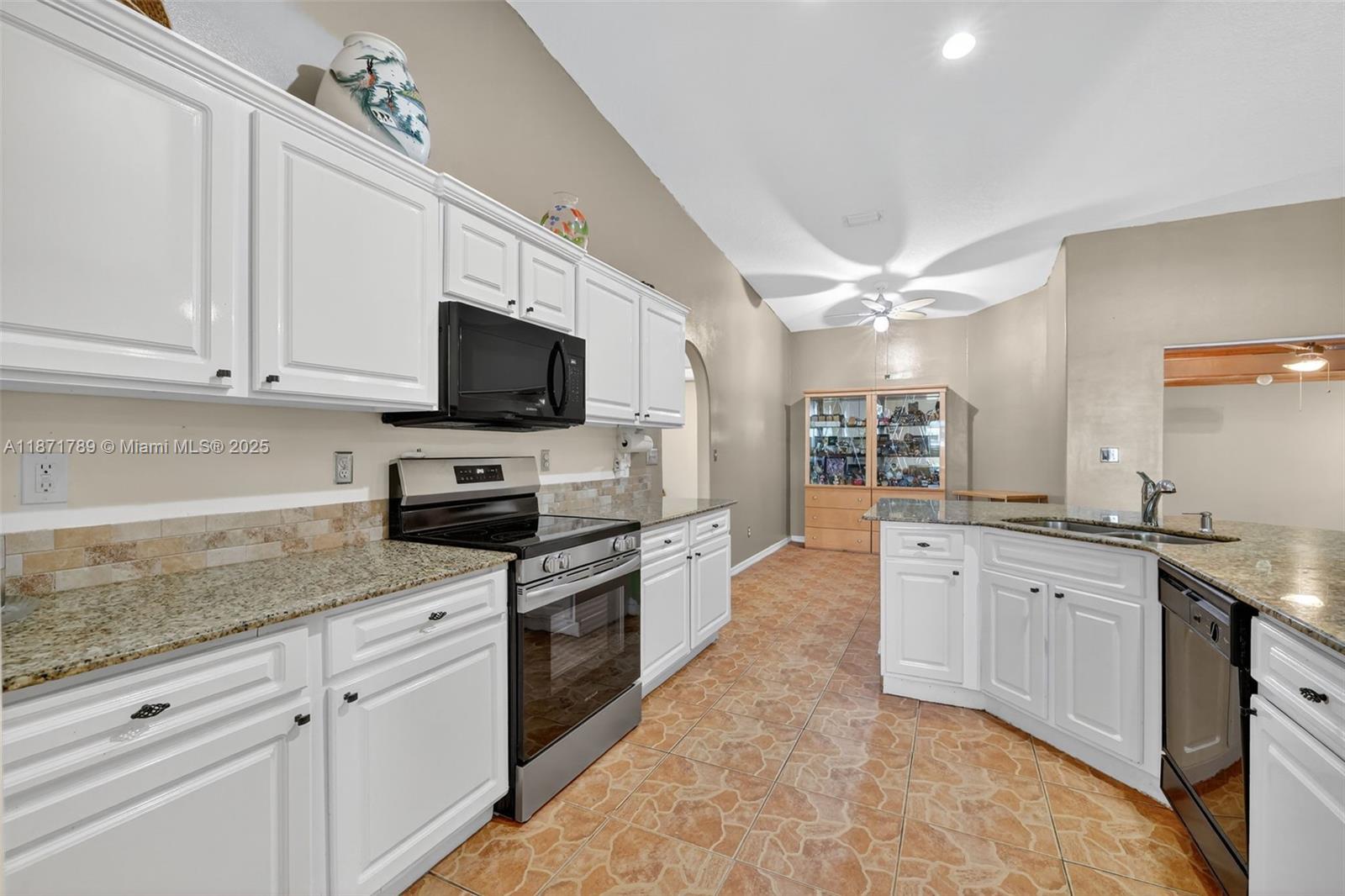 PORT ST LUCIE SECTION 8 - Residential