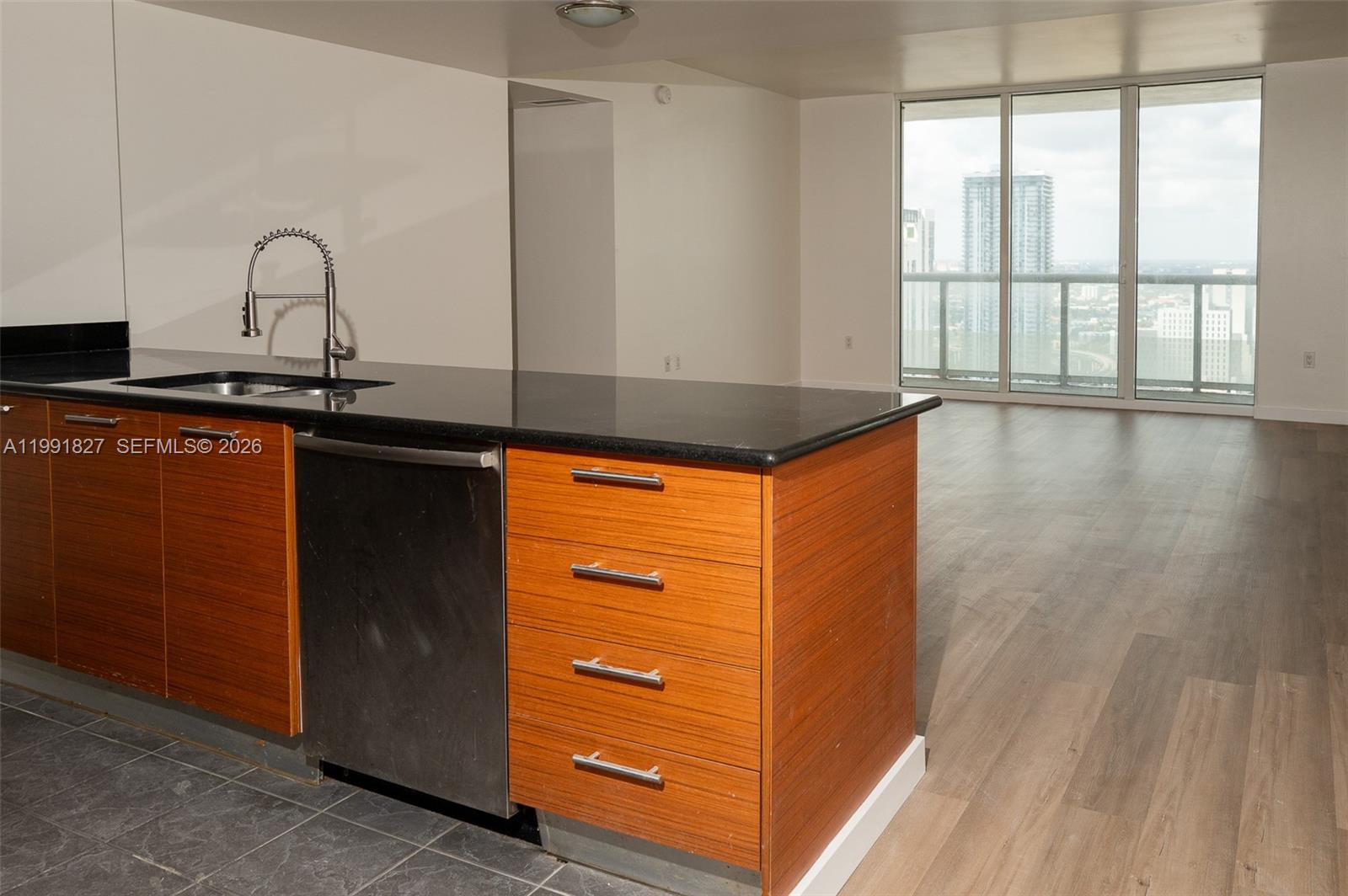 50 Biscayne Blvd 4111