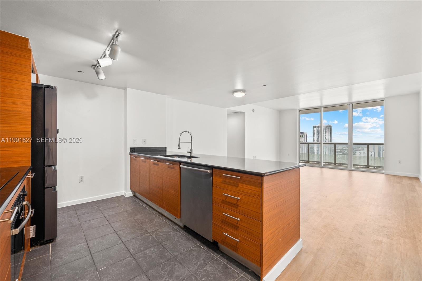 50 Biscayne Blvd 4111