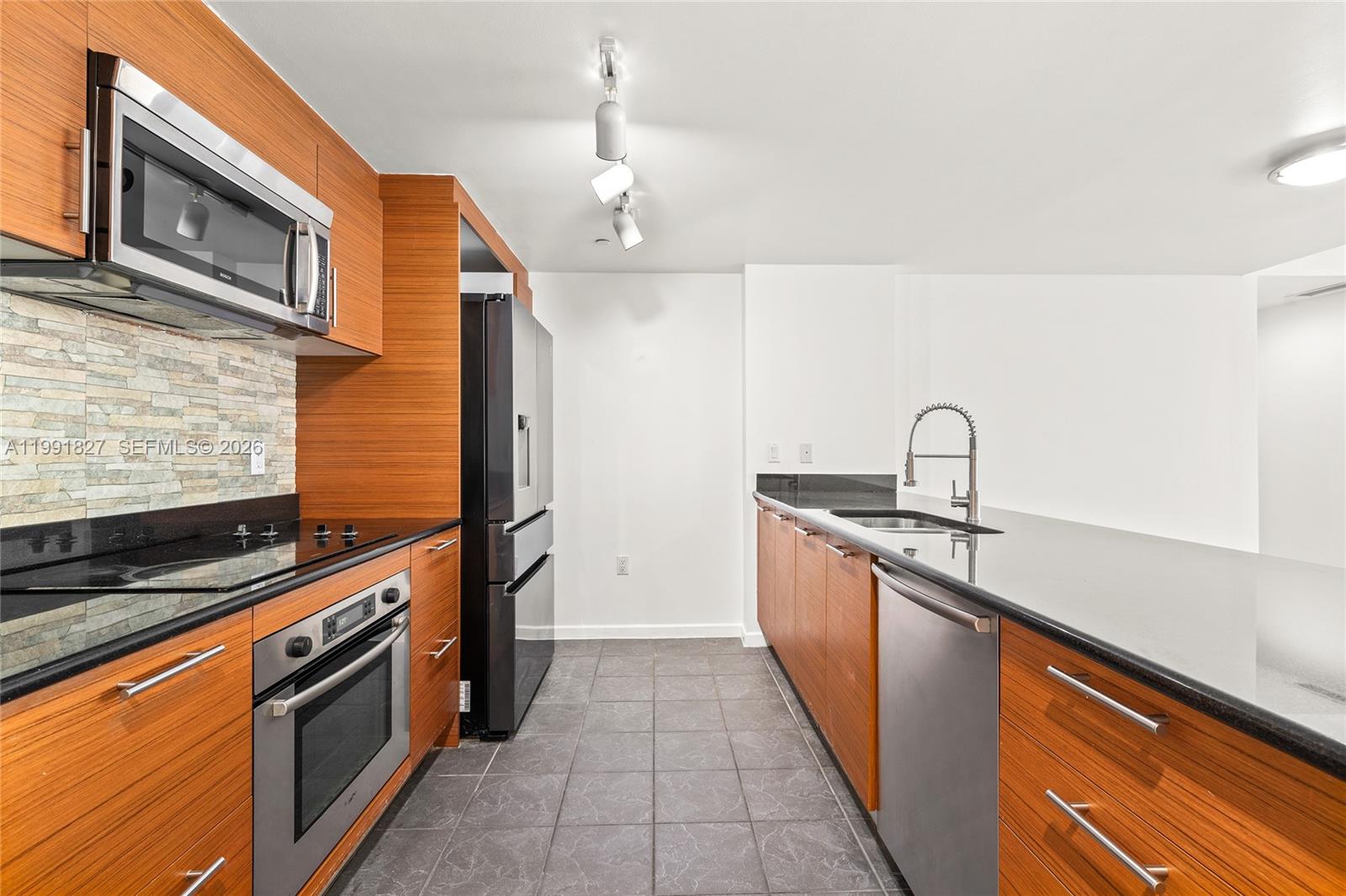 50 Biscayne Blvd 4111