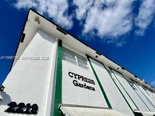 CYPRESS GARDENS CONDOMINI - Residential Lease