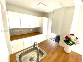 CYPRESS GARDENS CONDOMINI - Residential Lease