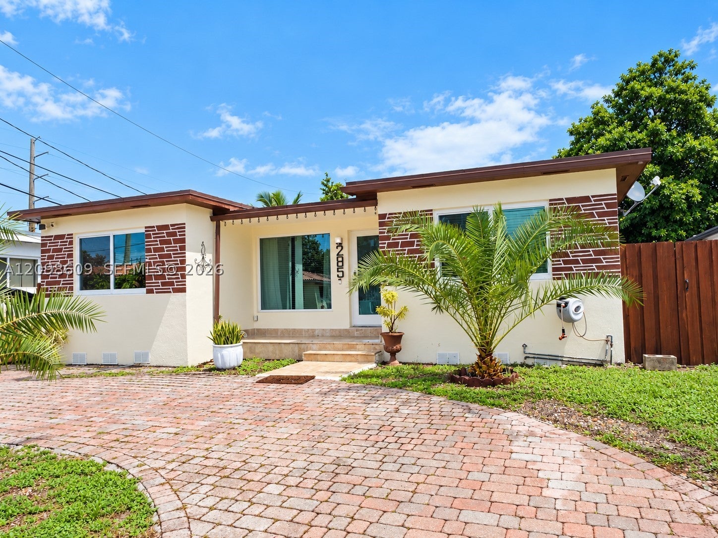 285 NW 48th Pl