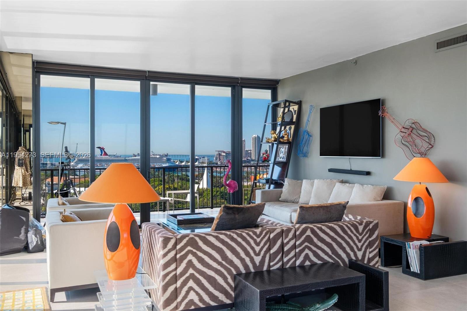 1000 Venetian Way 1501