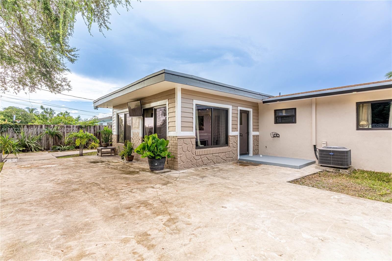 SCOTT LAKE MANOR SEC 8 - Residential