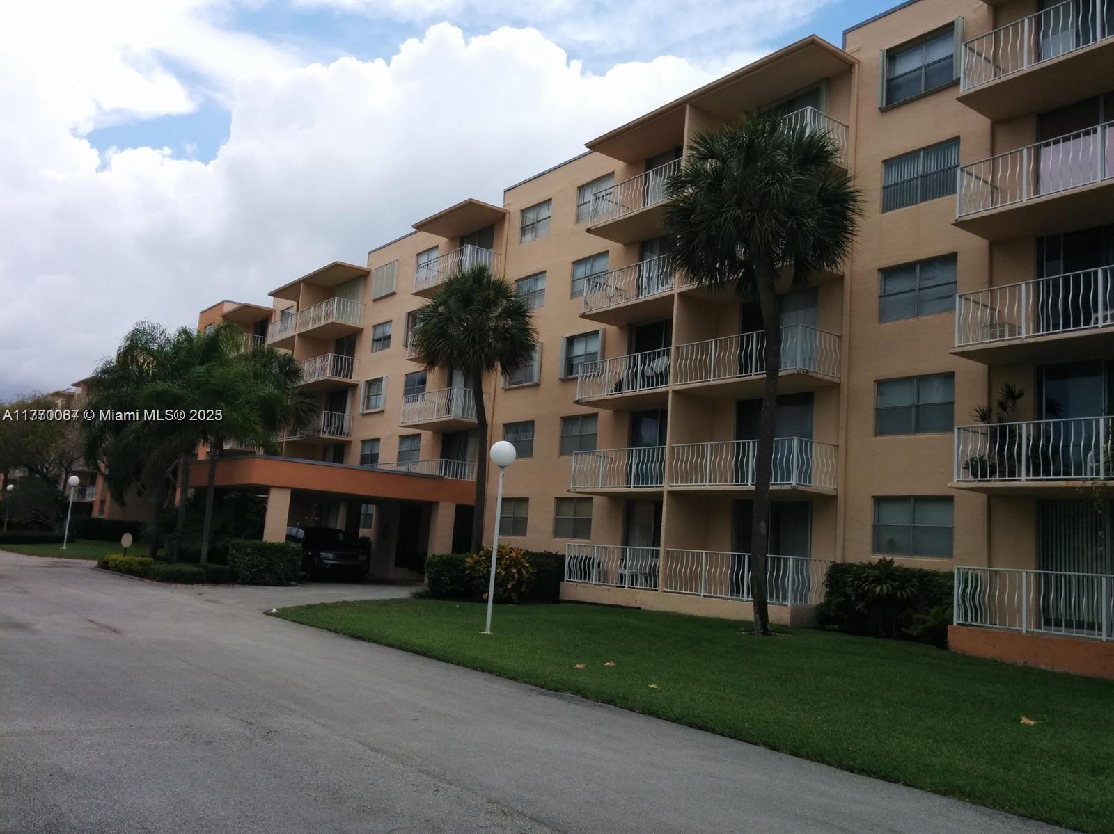 480 Executive Center Dr 3C