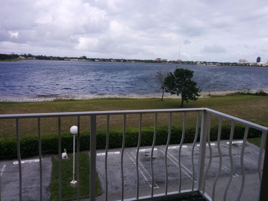 Charming 1-bedroom, 1-bathroom unit in Breakwaters of the Palm Beaches. This spacious apartment features carpeting throughout, with tile in the kitchen and bathroom areas. The community offers a range of family-friendly amenities, including a swimming pool, tennis courts, and more. Conveniently located near shopping and major roads. Currently rented for $1,650.