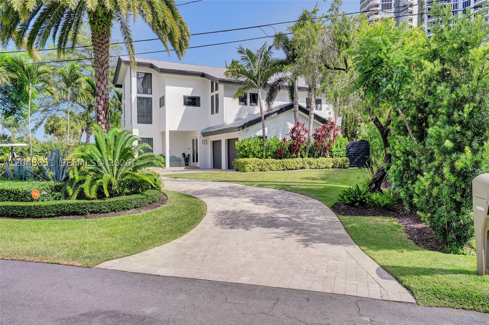 113 Holiday Dr