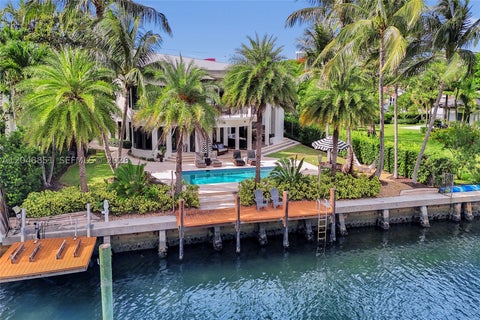 Photo of 113 Holiday Dr, Hallandale Beach, FL 33009 (MLS # A12048851)