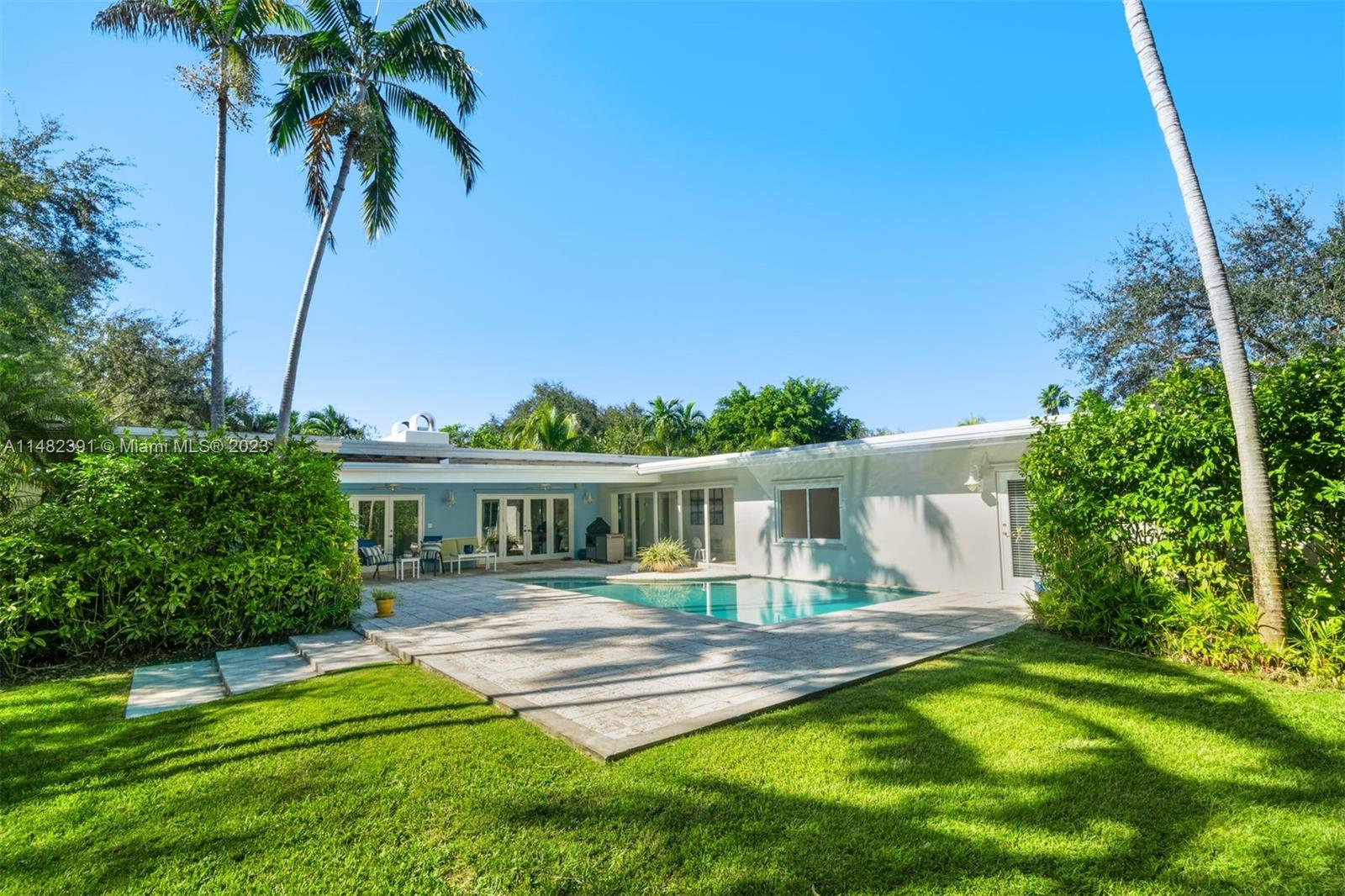 TOWN & RANCH ESTS - Residential