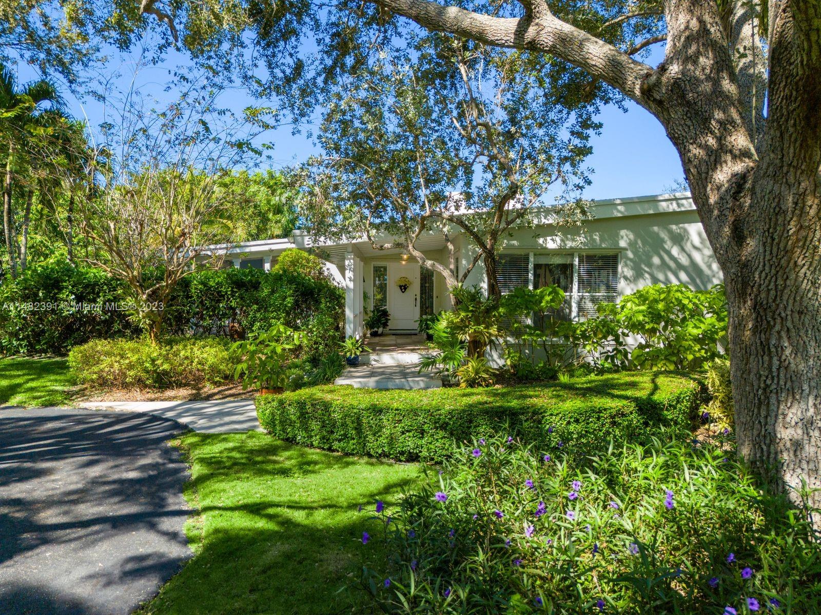 TOWN & RANCH ESTS - Residential