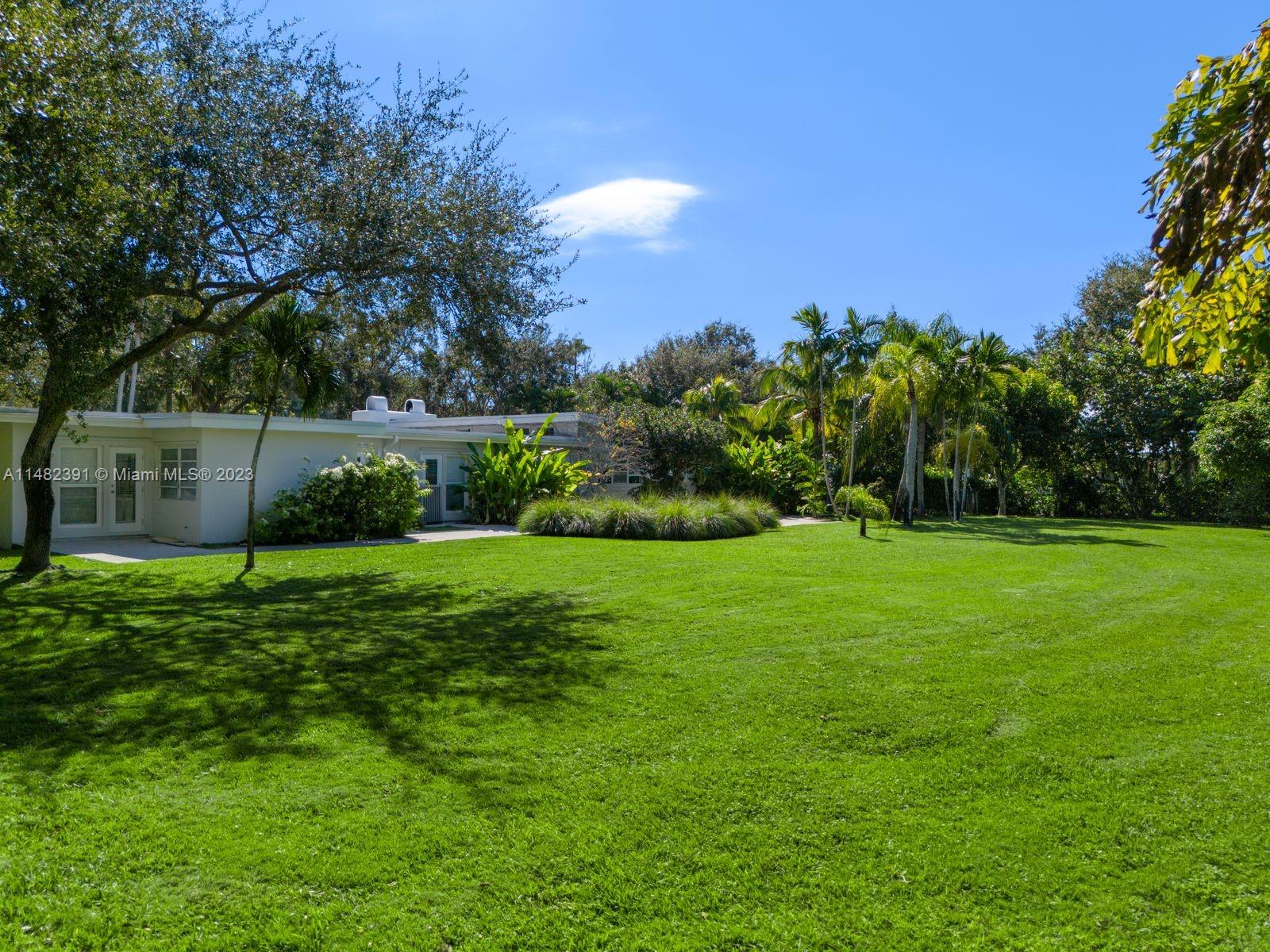 TOWN & RANCH ESTS - Residential