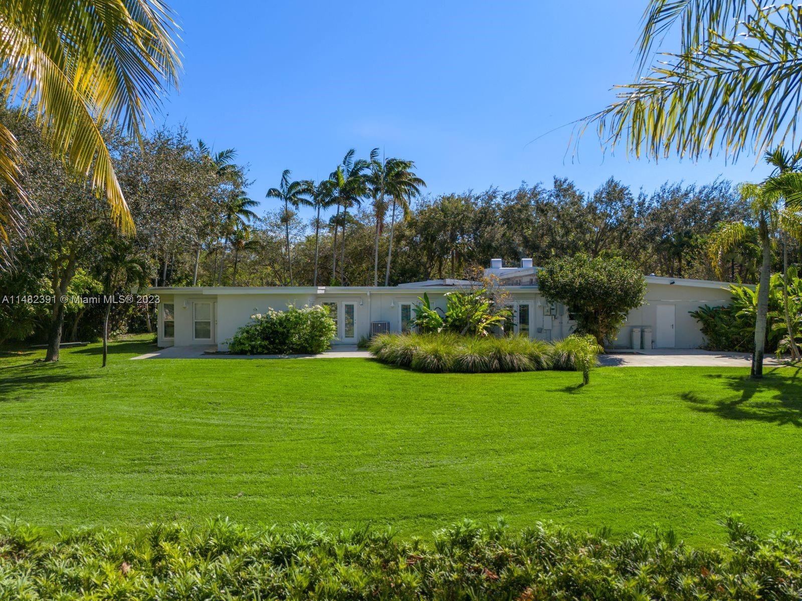 TOWN & RANCH ESTS - Residential