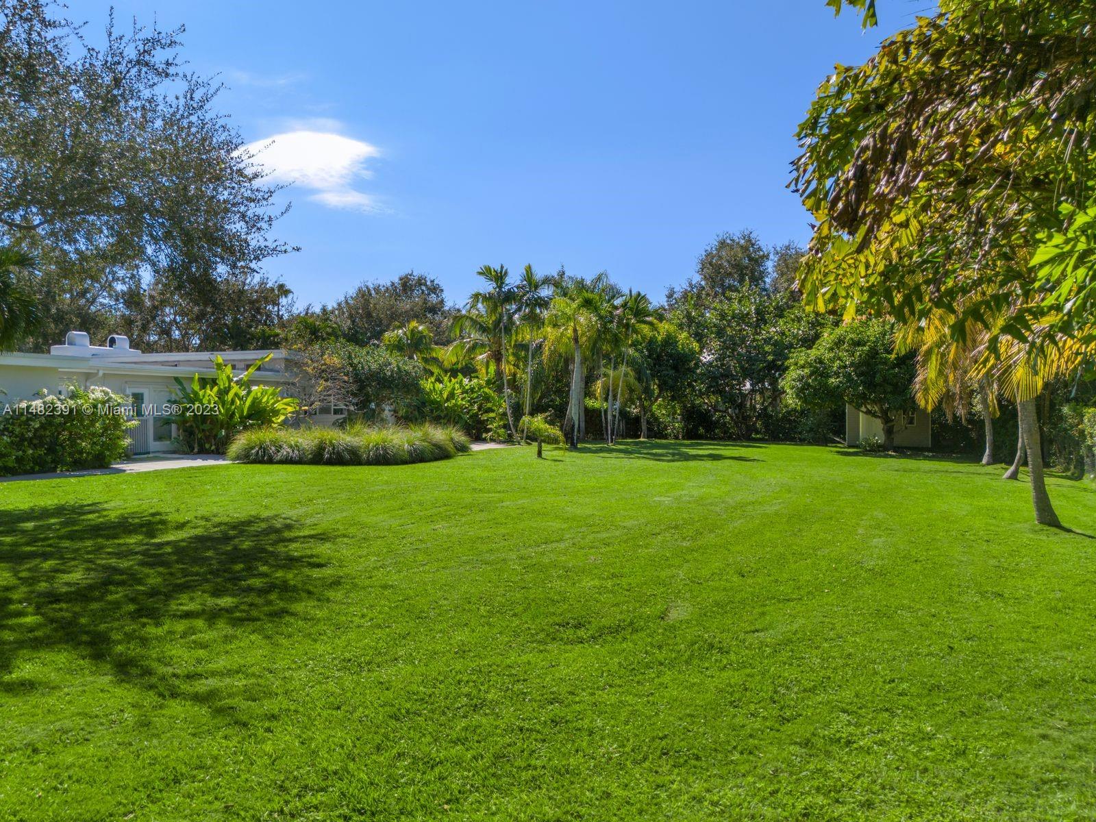 TOWN & RANCH ESTS - Residential